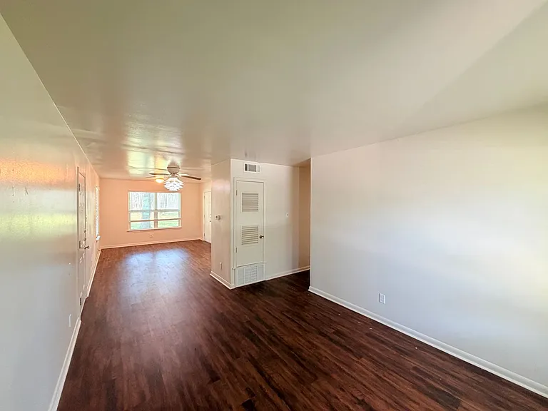 8701 Parkfield Dr — Photo 3