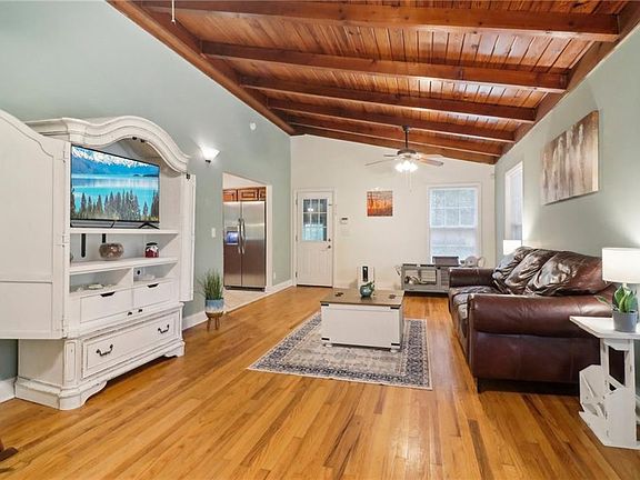 4th image of 130 Carroll St