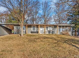 913 Crestland Dr, Ballwin, MO 63011