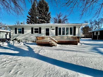 805 S 21st St, Grand Forks, ND, 58201