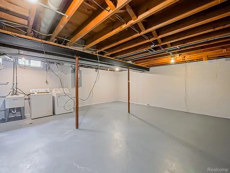 7580 Thornwood St — Photo 60