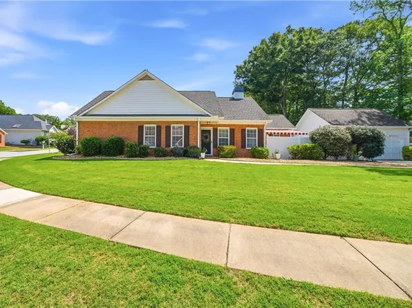 105 Woodgate Dr, Fayetteville, GA 30214