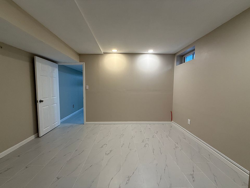 2nd image of 518 Tennyson Dr #Ll
