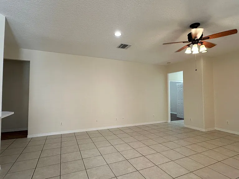 1653 Cherry Ridge Dr — Photo 6