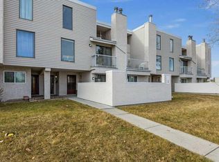 3500 E Varsity Dr NW #105, Calgary, AB T2L1Y3