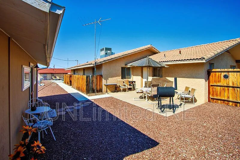 2 bed, 3.0 bath, 1986 sqft, $1,800 — Photo 3