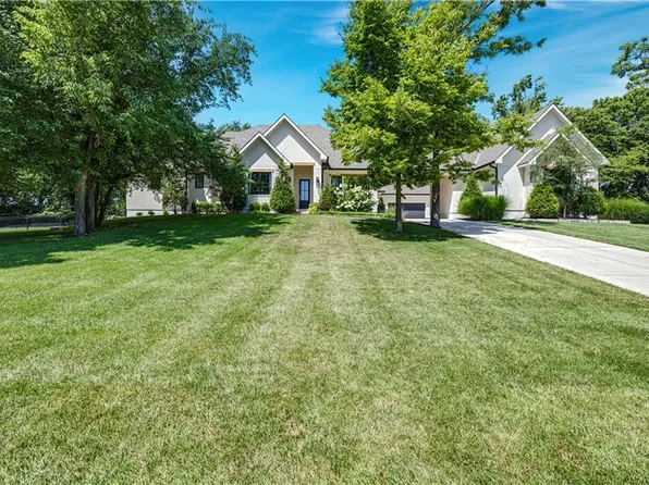 18340 Mohawk Ln, Stilwell, KS 66085