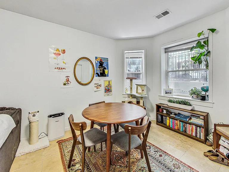 1332 W Nelson St #GDN — Photo 5