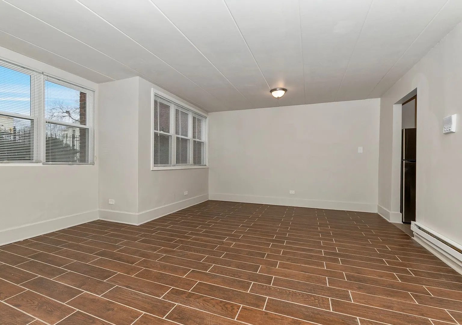 6603 S Rhodes Ave — Photo 1