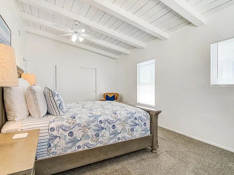 214 E Balboa Blvd — Photo 15
