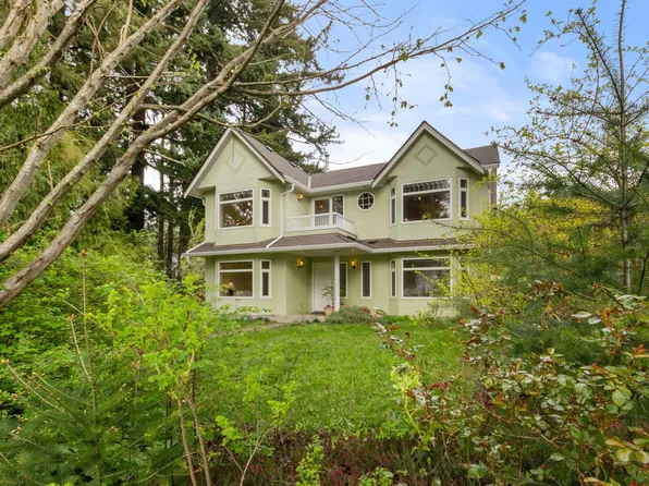 711 Fraser Ave, Hope, BC V0X 1L0