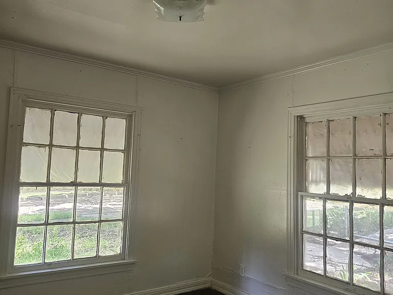518 Nolen St — Photo 8
