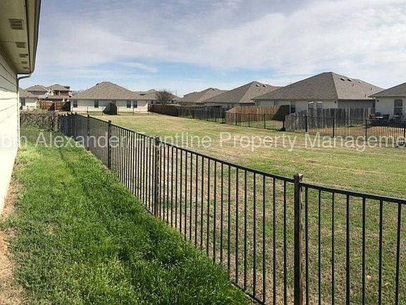 4th image of 612 Canoe Way #612/16