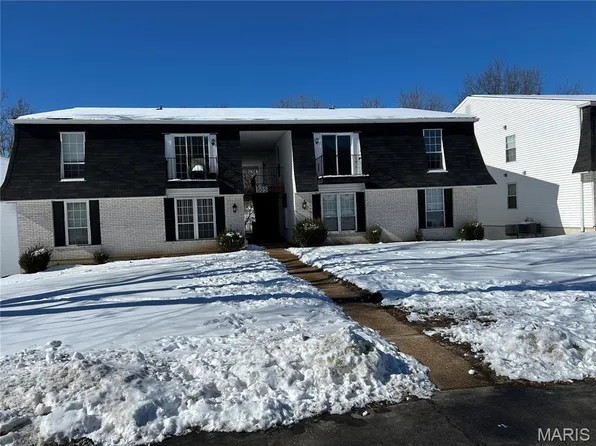 505 Monroe St APT 8, Pacific, MO 63069