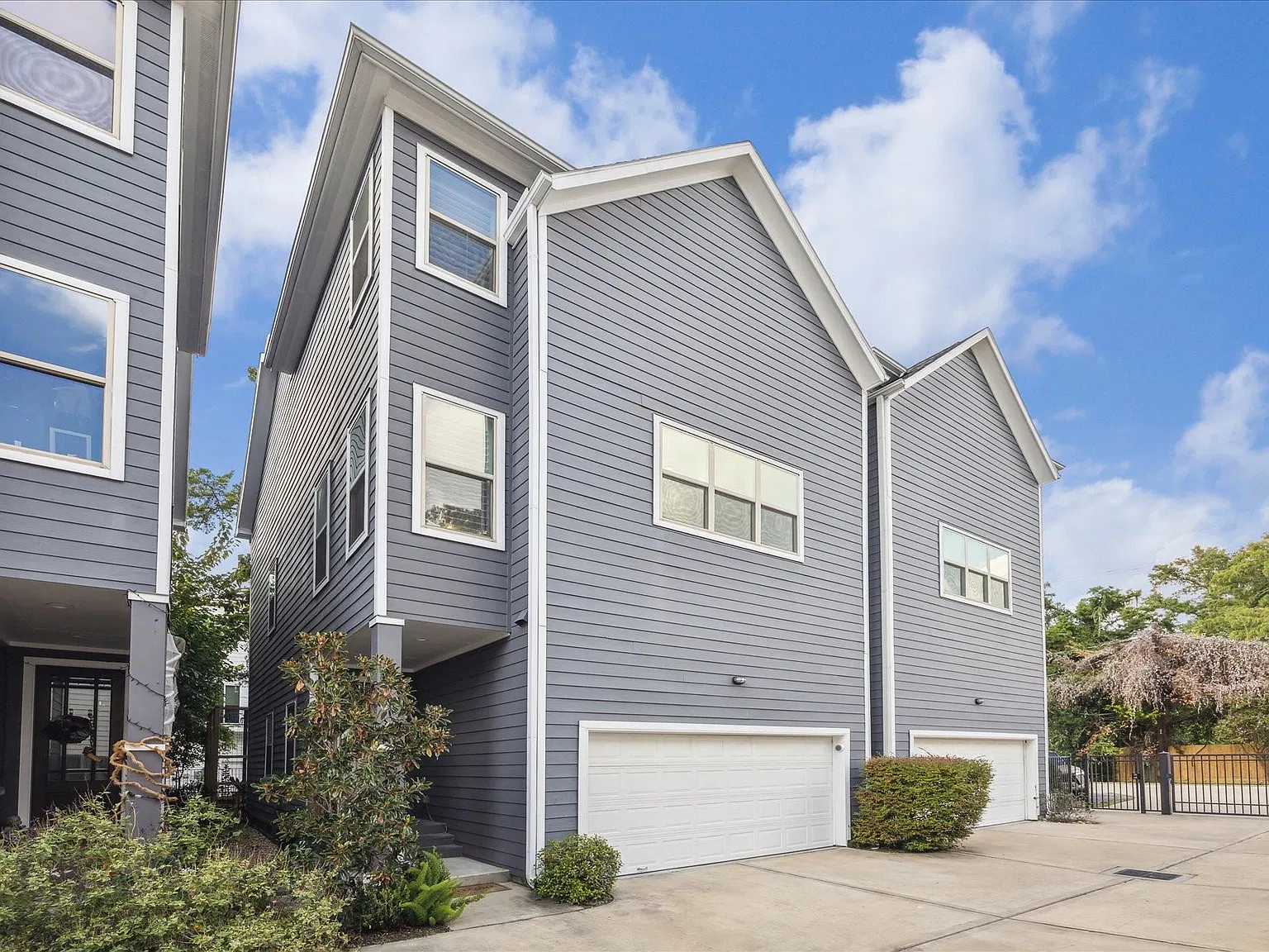3 bed, 3.5 bath, 2492 sqft, $3,550 — Photo 3