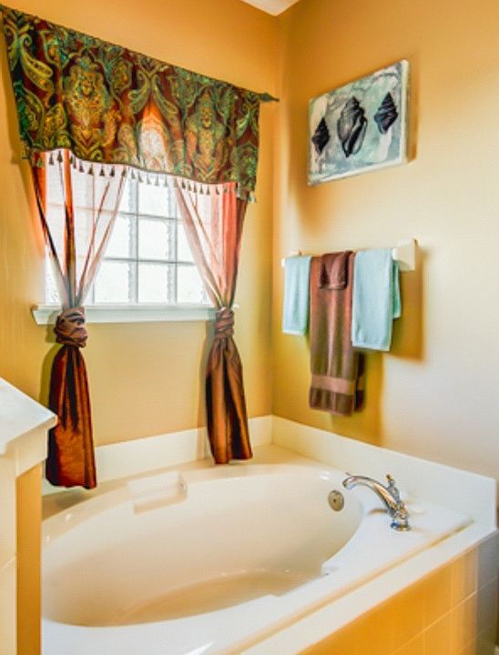 2nd image of 129 Summerhill Cir