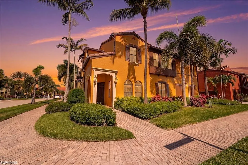 4 bed, 2.5 bath, 2026 sqft, $8,000 — Photo 1