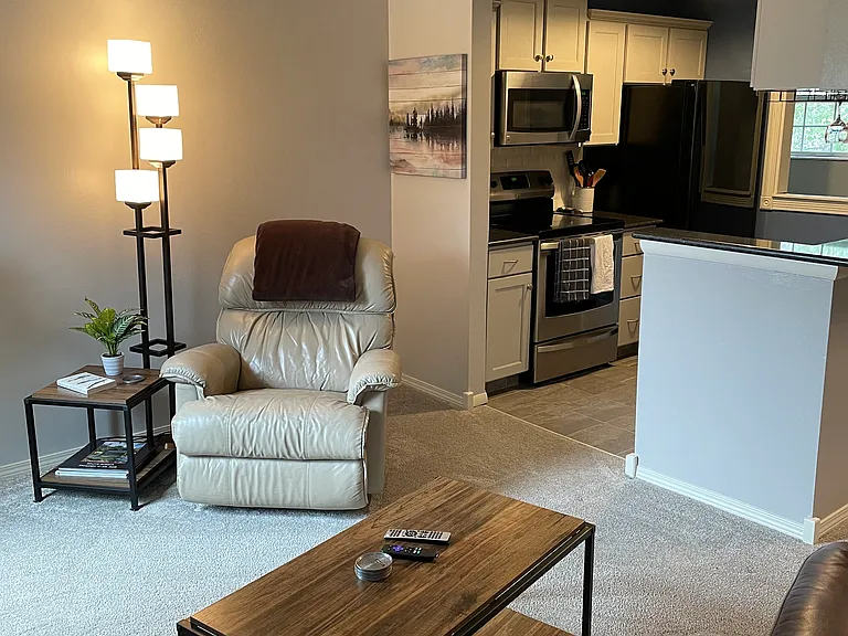 2137 Troy Ct — Photo 12