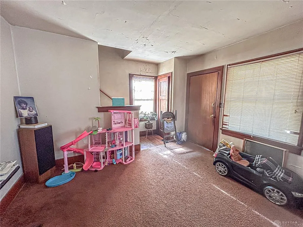 4 bed, 2.0 bath, 2436 sqft, $125,000 — Photo 4