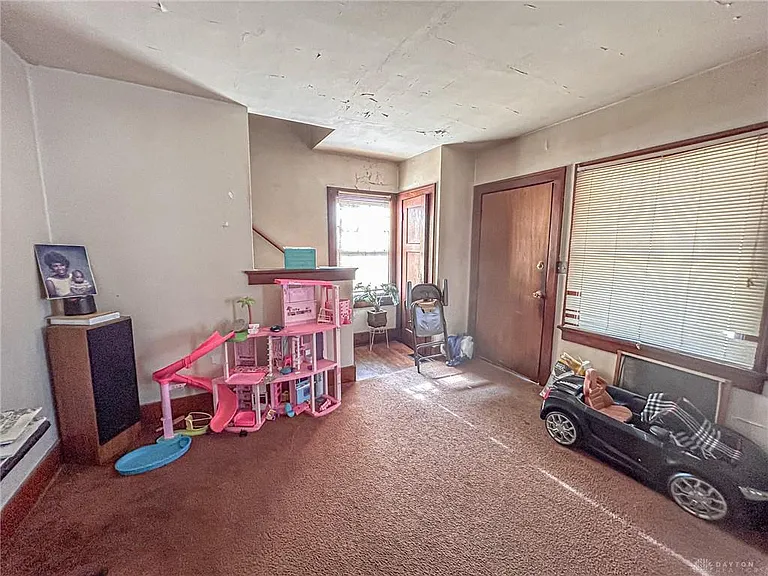 466-468 Allwen Dr — Photo 4