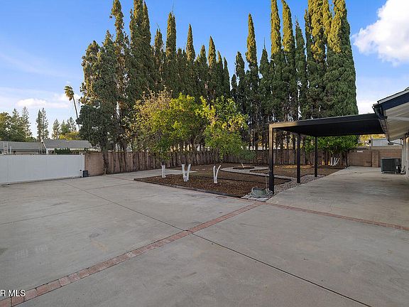 4th image of 10557 Reseda Blvd