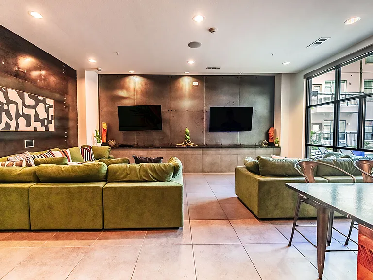 E6 — Photo 2