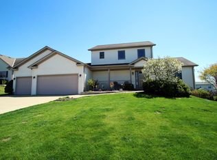 1411 Stoneridge Dr, Watertown, WI 53098