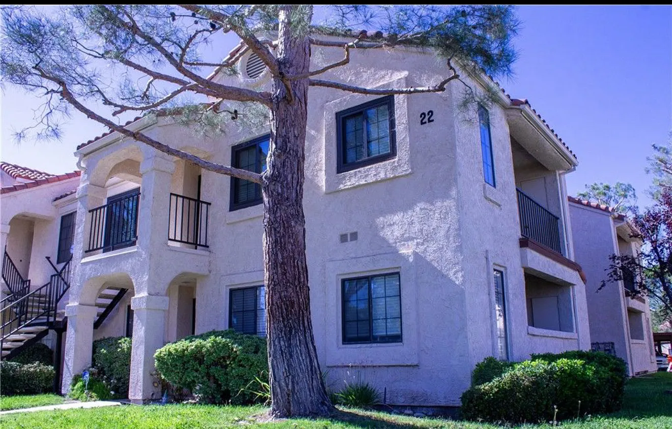 2 bed, 853 sqft, $2,600 — Photo 1