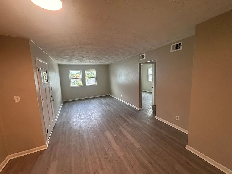 1125 Little Bay Ave — Photo 2