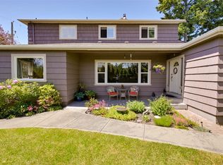 1718 Garnet Rd, Saanich, BC