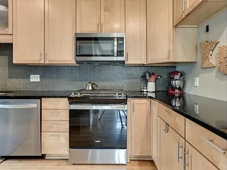 2300 Girard Ave S #204 — Photo 9