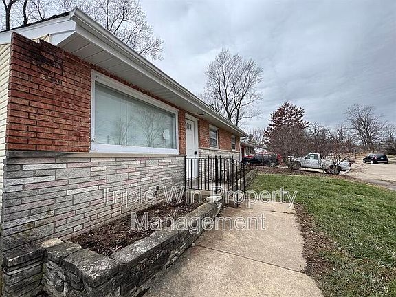 4th image of 11490 Essex Ave