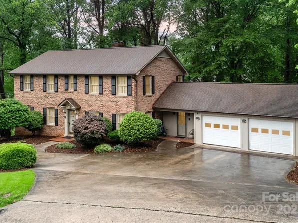 104 Linden St, Morganton, NC 28655