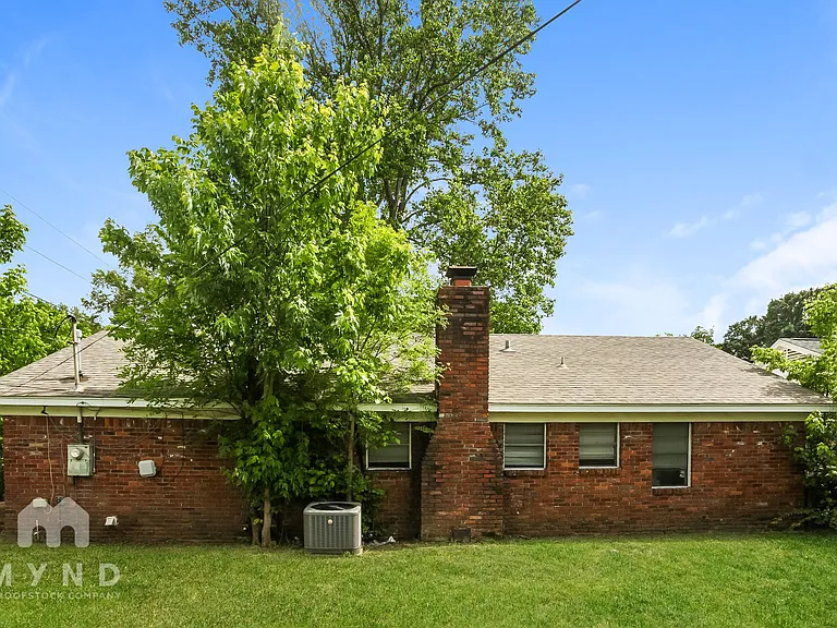 2274 Ashland Dr — Photo 24
