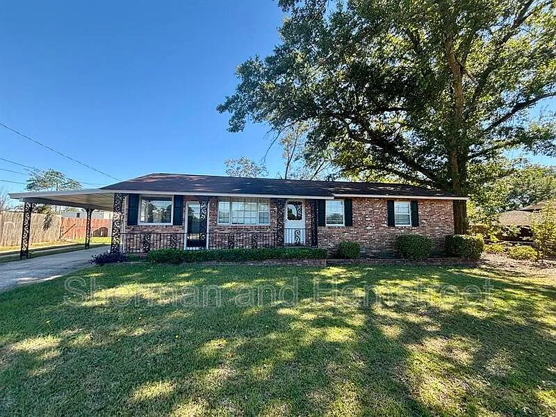 3 bed, 2.0 bath, 1233 sqft, $1,440 — Photo 2