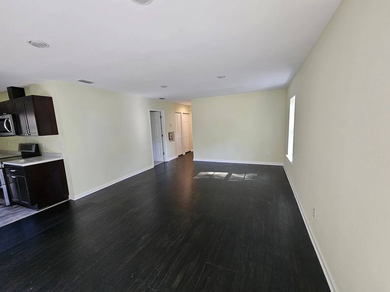 3 bed, 1100 sqft, $1,850 — Photo 3