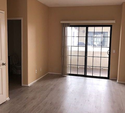 4th image of 1075 N Maclay Ave #15
