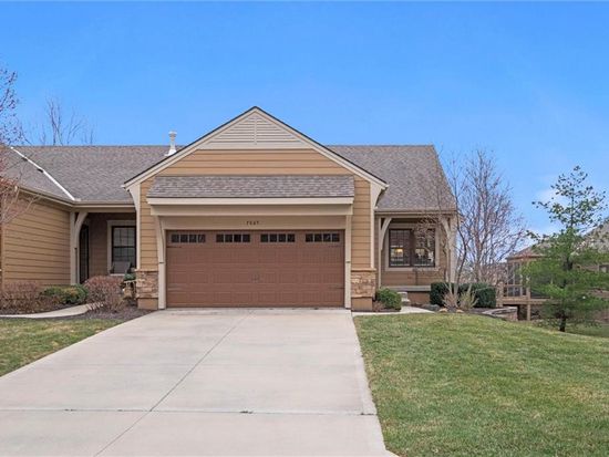 7865 W 158th St, Overland Park, KS 66223