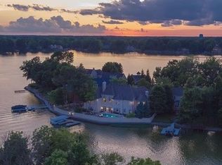 211 Edgewater Dr, Noblesville, IN 46062