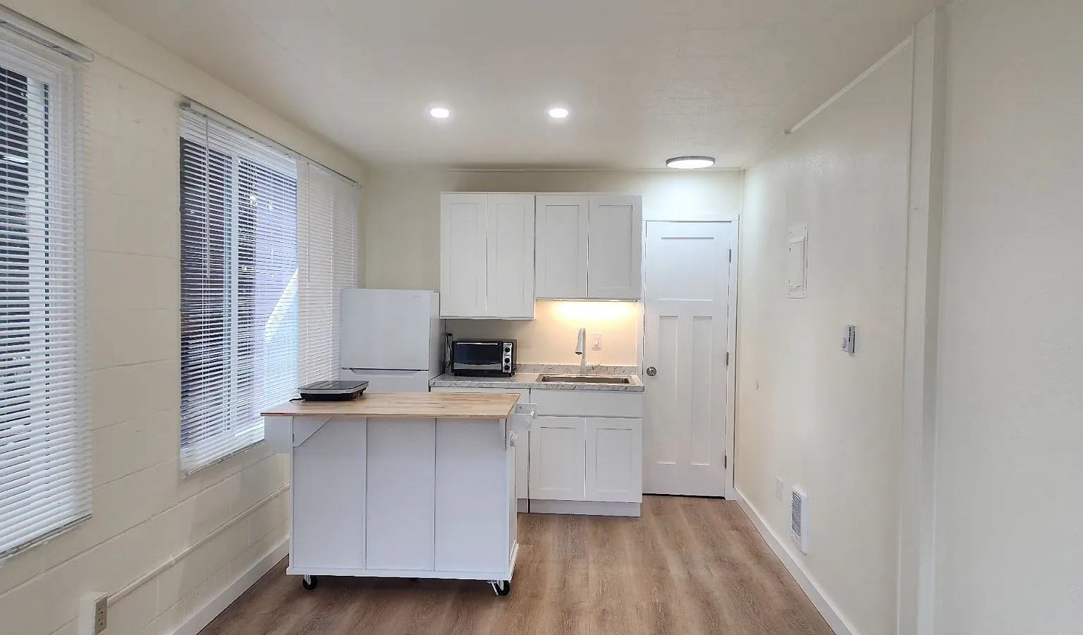 Studio, 250 sqft, $1,000 — Photo 2