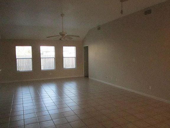 5th image of 21 Clara Barton Ln