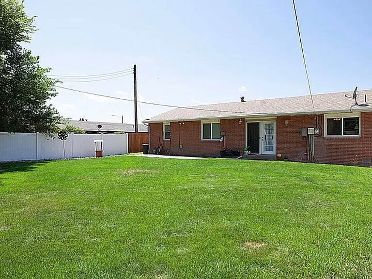 1416 Adams Cir — Photo 23