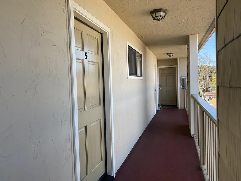 1117 Laguna Ave #5 — Photo 2