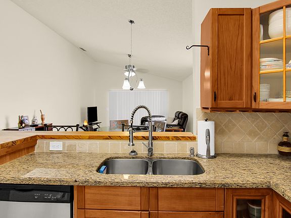 5th image of 4692 LAKESIDE Circle