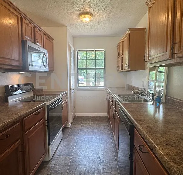 211 Anchor Ln — Photo 4
