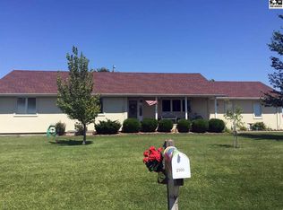 2300 N Meadowlake Dr, Hutchinson, KS 67502