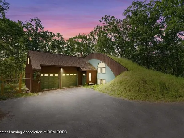 2889 W Sunset Dr, Roscommon, MI 48653