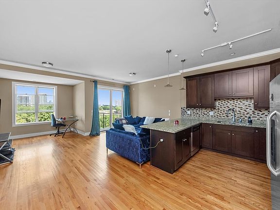 3rd image of 207 E 31st St APT 5C