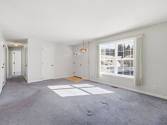 4th image of 2 Mountain Ash Rd Unit 2