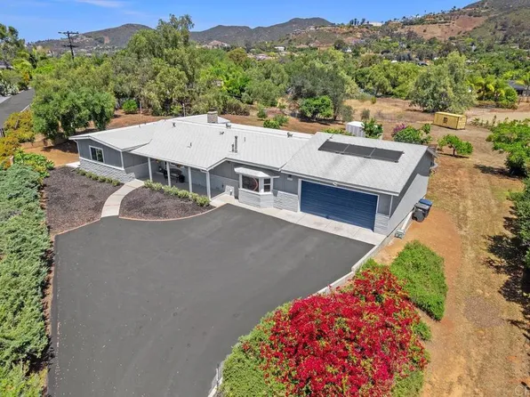 2194 Foothill Dr, Vista, CA 92084